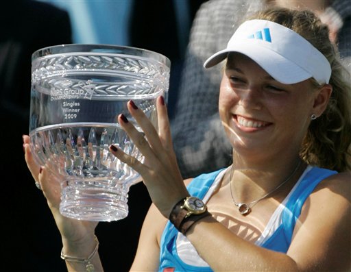 http://www.essentialtennis.com/wtanews/wp-content/uploads/2009/04/caroline-wozniacki.jpg